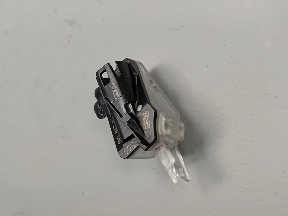 Luz de cortesía para puerta de pasajero delantera o trasera Audi A5 Quattro 2018-2024 OEM Foto 4 de 4