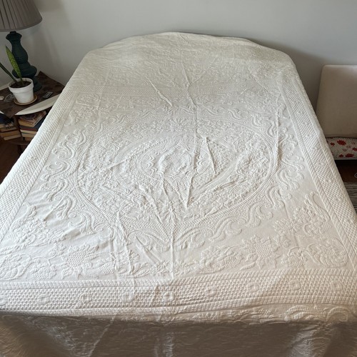 Bates Metalasse Coverlet Bed Spread Fringe Medallion Cotton Full Queen 87 x 105 - Picture 10 of 10