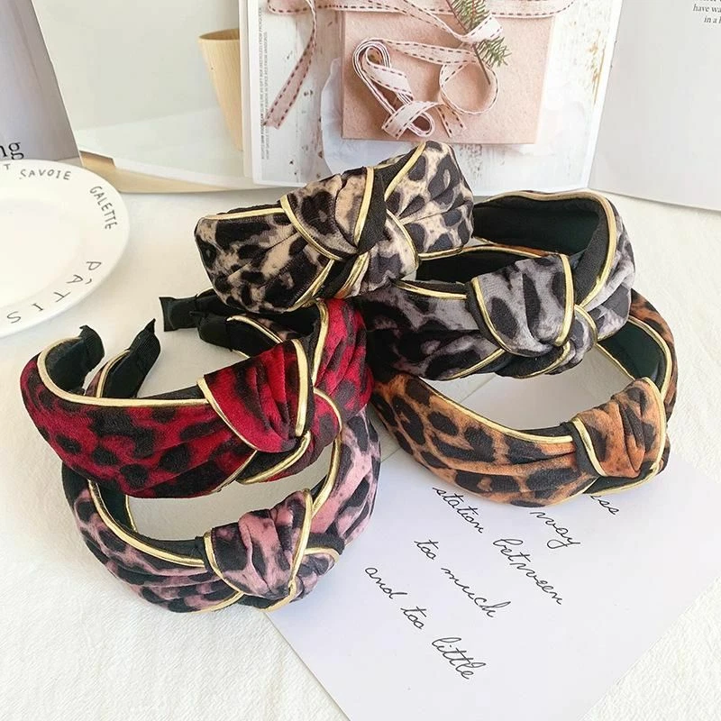 Tela de piel de leopardo anudada retro de moda con diadema ancha con ribete dorado-rosa Foto 4 de 4