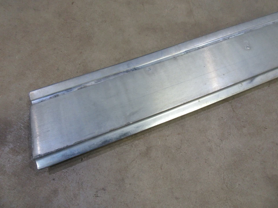 Oldsmobile Delta 88 1967 exterior panel basculante inferior moldura cromo PF Foto 2 de 4