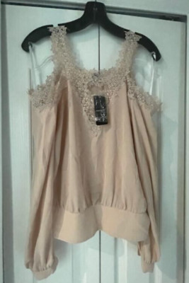 NWT Bebe Woman's Pink Lace Open Shoulder V-Neck Lace Trim Blouse-Size Small-Fast