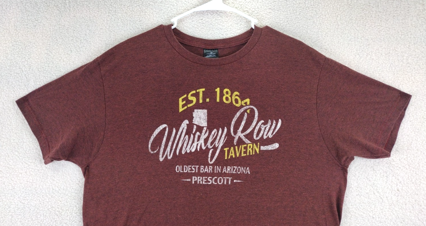 FILA Whiskey Row Tavern Prescott AZ Tshirt Uomo XL Rosso Marrone Maglia Manica Corta