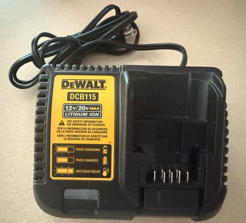DeWALT DCB115 12v/20v MAX Lithium Ion Charger Base ONLY good condition works 