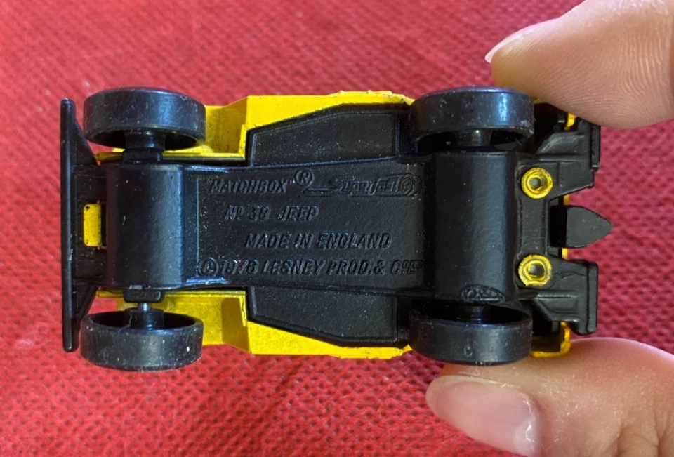 MATCHBOX LESNEY Superfast Auto JEEP N. 38 GLIDING CLUB (1976) Metallo Giallo - Immagine 3 di 3