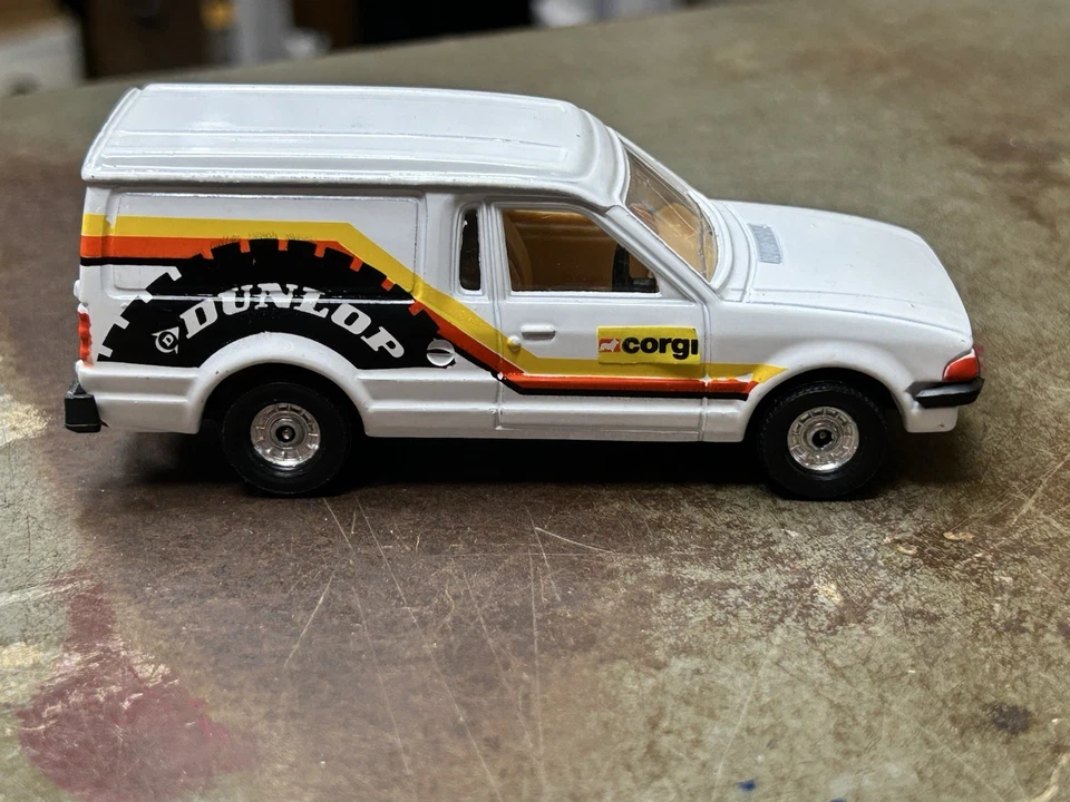 CORGI TOYS DUNLOP FORD ESCORT 55 MK3 VAN MODEL 503 1:36 NM/Mint Ttvs - Image 3 of 4