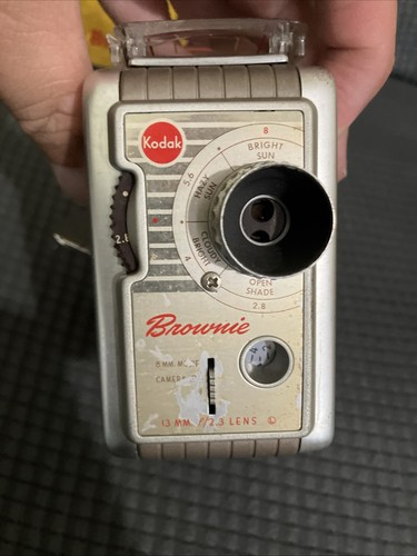 Vintage Kodak Brownie 8mm Movie Camera Model 2 Tested Clean W/ Box And Manual - Picture 10 of 19