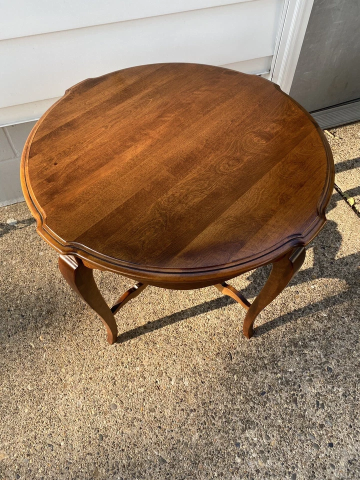 Hermosa mesa de acento/extremo redondo francés Ethan Allen Country #26-8204 #216 (B) Foto 3 de 4