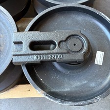 Front Idler fits  for KUBOTA Skid Steer SVL75 SVL90 SVL95 SVL97 V0521-22902