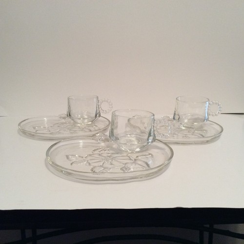 SET of 3 HAZEL ATLAS VINTAGE APPLE SHAPED APPLE BLOSSOM SNACK PLATES (with cups) - Picture 3 of 3