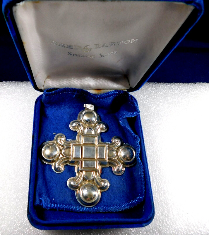 REED & BARTON STERLING Hollow MANUFACTURED 2002 CHRISTMAS CROSS Estate
