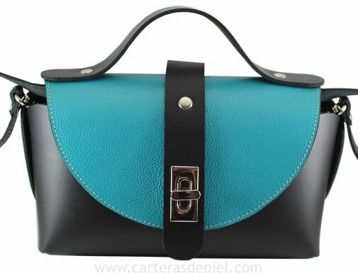 Bolso de piel con bandolera y asa de mano