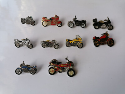 10 Motorrad Pins, Anstecker Konvolut, u.a.Honda Dax, Kawa Z400, Kawa 750 H2 u.w.