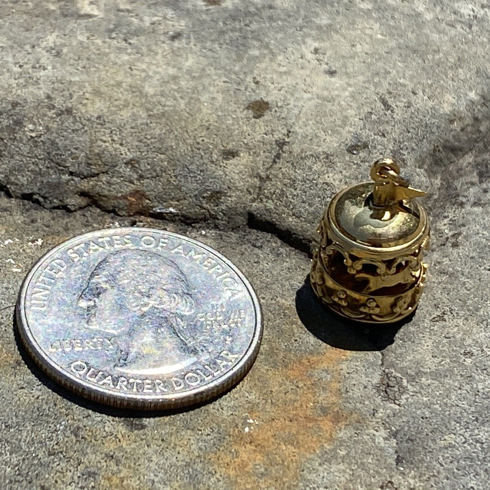 14K Yellow Gold Turning Carousel Carnival Ride Charm Gem