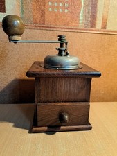 Moulin à café ancien avec tiroir