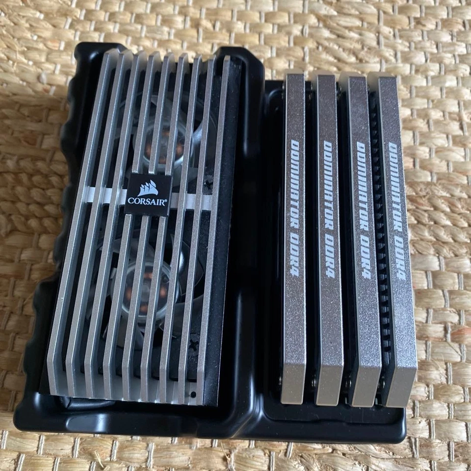 Corsair Dominator Platinum DDR4 128GB 2400MHz 8x16GB RAM with Airflow Fan - Image 2 of 4