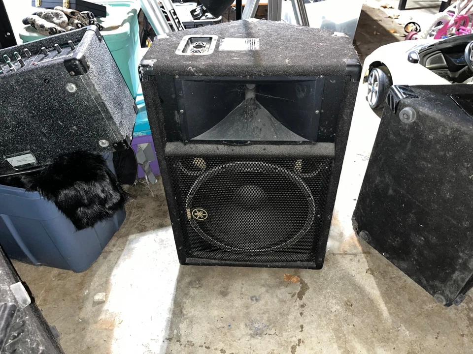 Yamaha DBR15 15" 1000W 2-way Powered Loudspeaker - Image 4 of 4