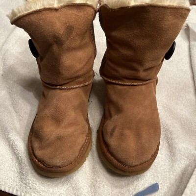 UGG Bailey Button Shearling Chestnut Suede Sheepskin Boots Women s Size 5, 5803