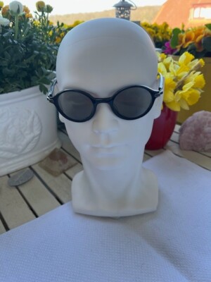 KLEINE RUNDE SCHWARZE BRILLE VON BARTON FERREIRA