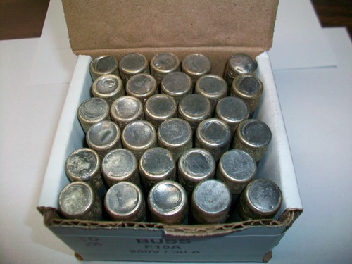 BOX OF 30 BUSSMAN F15A250V30A FUSES - Picture 3 of 4