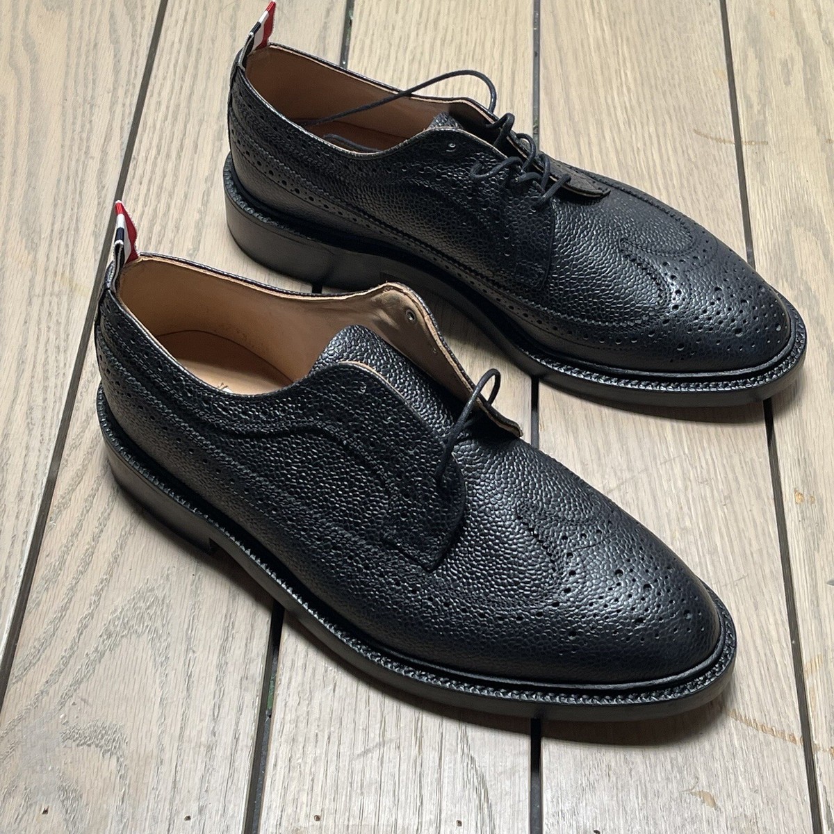 1100$ Thom Browne Grain Textured Longwing Black Brogues  display picture 2
