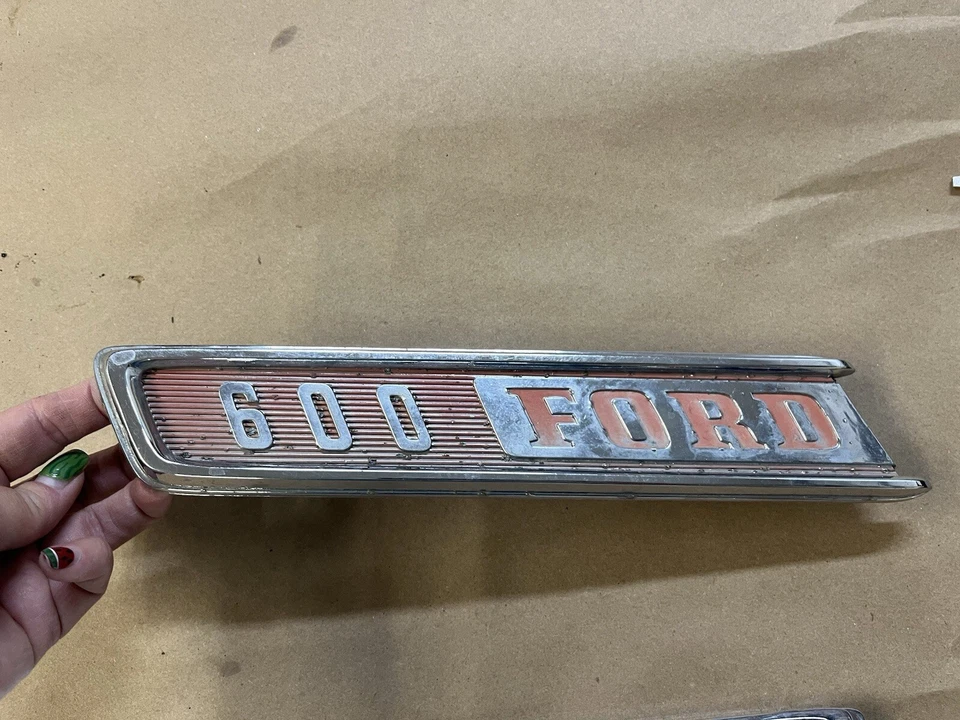 67 1967 FORD F600 F-600 Caminhão FENDER EMBLEMAS EMBLEMAS PAR FABRICANTE DE EQUIPAMENTO ORIGINAL BOM! - Imagem 3 de 4