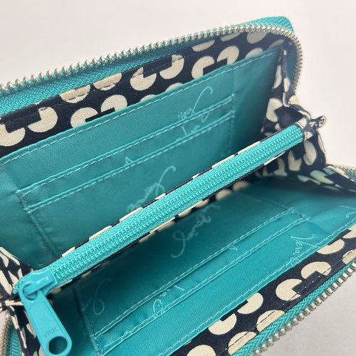Cartera VERA BRADLEY acordeón verde azulado imitación cuero cremallera alrededor elegante superficie lisa - Imagen 6 de 6