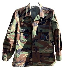 VNTG US Air Force BDU Jacket Mens Medium Short Woodland Camo Patches