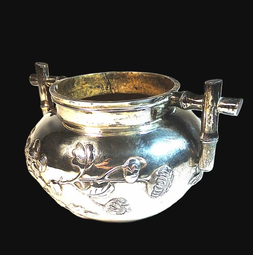 QUALITY CHINESE SILVER DISH with SUPERB REPOUSSE CHRYSANTHEMUMS by WANG HING - Afbeelding 4 van 9