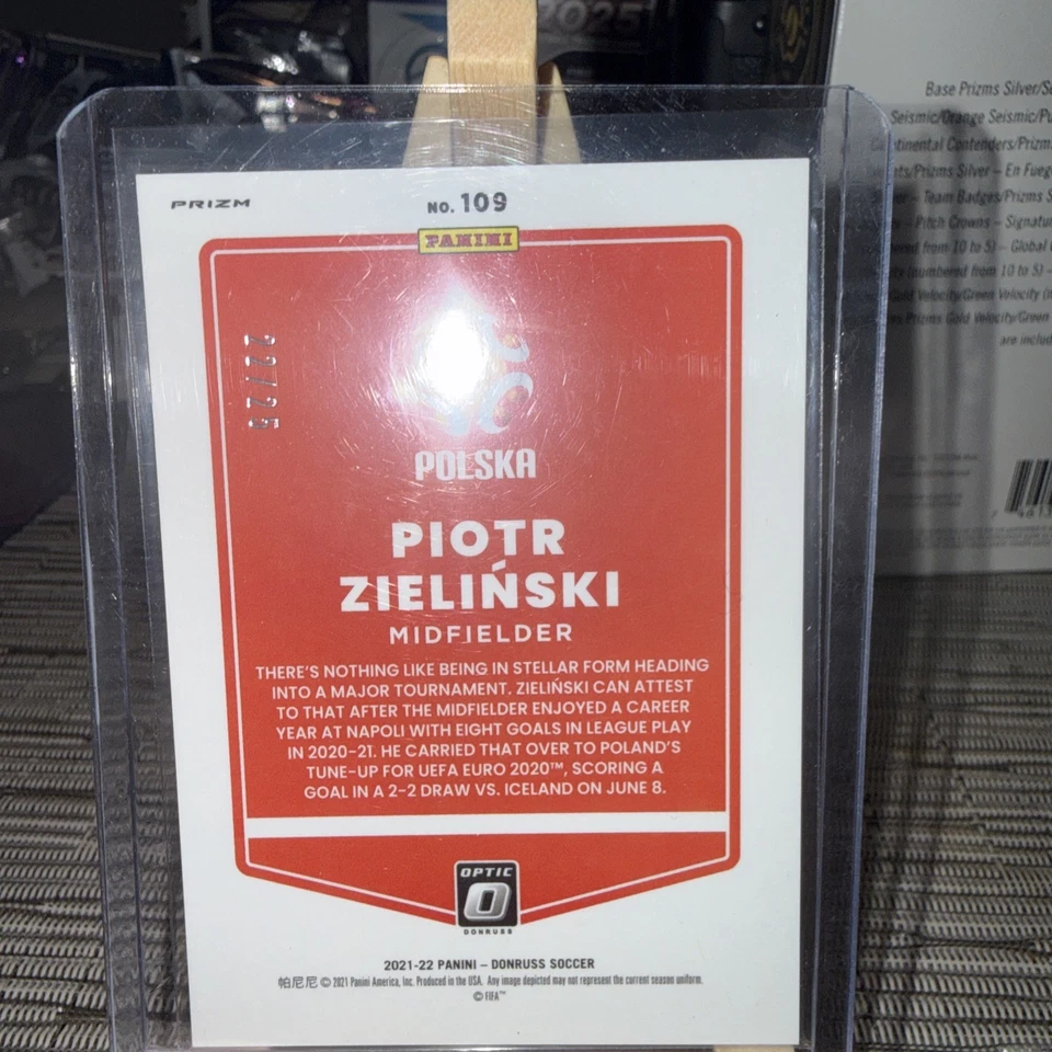 2021-22 Panini Donruss Optic Soccer Piotr Zielinski Pink Velocity 22/25 - Image 3 of 4
