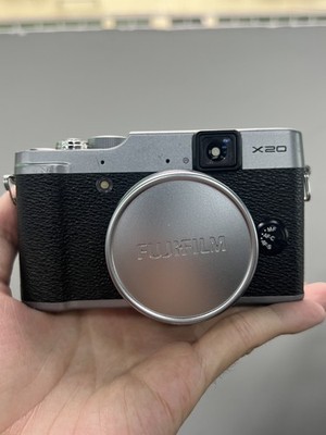 Fujifilm Fuji X Series X20 12.0MP 4x Optical Zoom Digital Camera Black Excellent