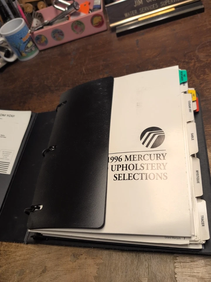 Álbum Mercury Dealer 1996 libro de pintura tapicería color Cougar Grand Marquis Foto 2 de 4