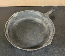 Vintage Wagner Ware 10" Cast Iron Skillet Pan With Spouts