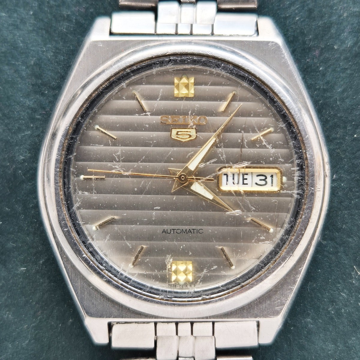 Vintage Seiko 5 7926-8760 Automatic 21 Jewels Day Date Bar Shape 