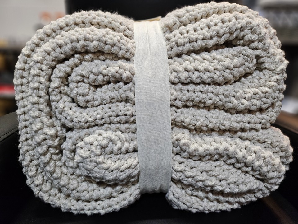 CASALUNA Chunky Knit Bed Blanket, Full/Queen in Cream Color NEW Medium