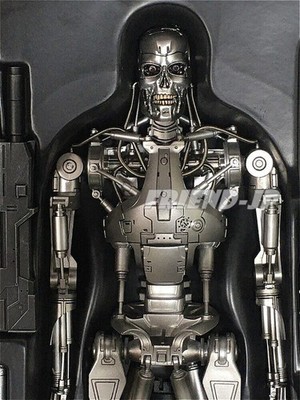 Hot Toys 1/6 MMS33 TERMINATOR 2 T-800 INDESTRUCTIBLE ENDOSKELETON