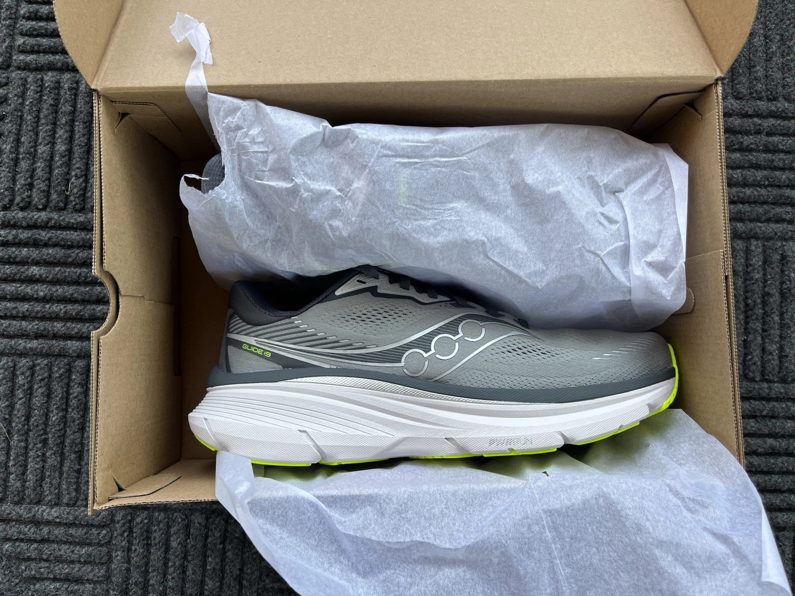 Saucony Guide 19 men’s size 11.5 S21058-104 New With Box
Opens in a new window or tab