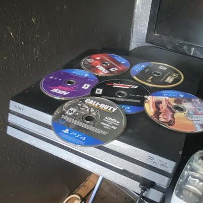  Ps 4 Pro comes with Controller  Games comes with charger and chords and games￼
