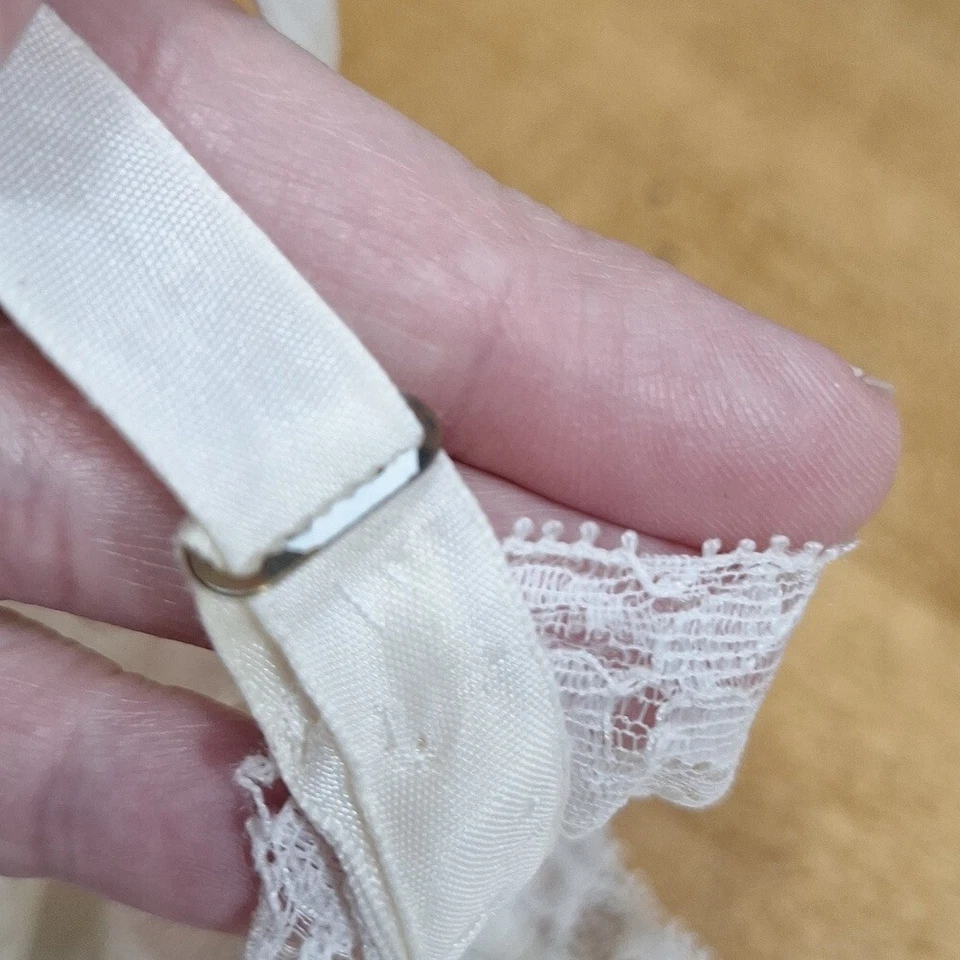 Elegante Camisón Vintage Blanco Borde de Encaje Slip Hecho en EE. UU. Años 70 XS a Pequeño COMO ESTÁ Foto 4 de 4