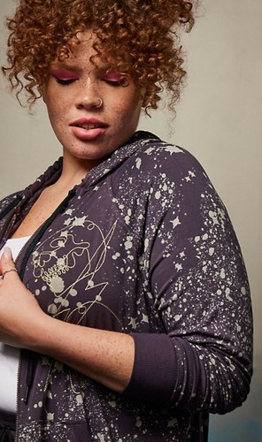FELPA CON CAPPUCCIO ZIP NUOVA CON ETICHETTE TORRID PLUS TAGLIA 4X 26 - SUPER MORBIDA LOVESICK SKULLS SPLATTER - Foto 4 di 6