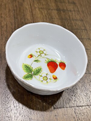 John Wagner & Sons Strawberry Basket Weave Small Bowl Ivyland PA Made in Japan 
