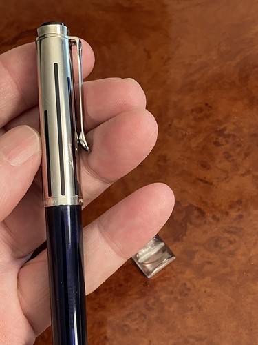 Pelikan Souveran ~ K625 Ballpoint ~ Transparent Dark Blue