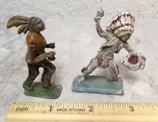 Vintage toy Lead Native American Indian warriors set of 2, one has moving arms