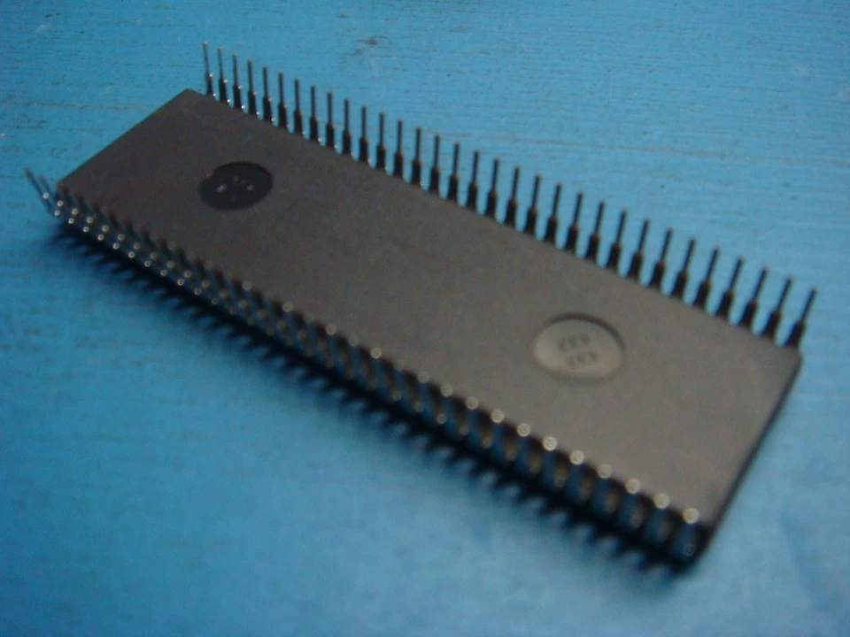 (1) HITACHI HD4074339S 8 BIT 16-kword PROM MICROCOMPUTER 27256 64 PIN DIP - Image 3 of 3