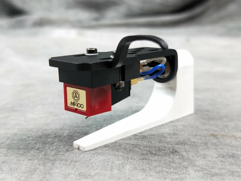 Nagaoka MP-100 Phono Stereo Cartridge With headshell In Excellent Condition  - Image 2 of 4