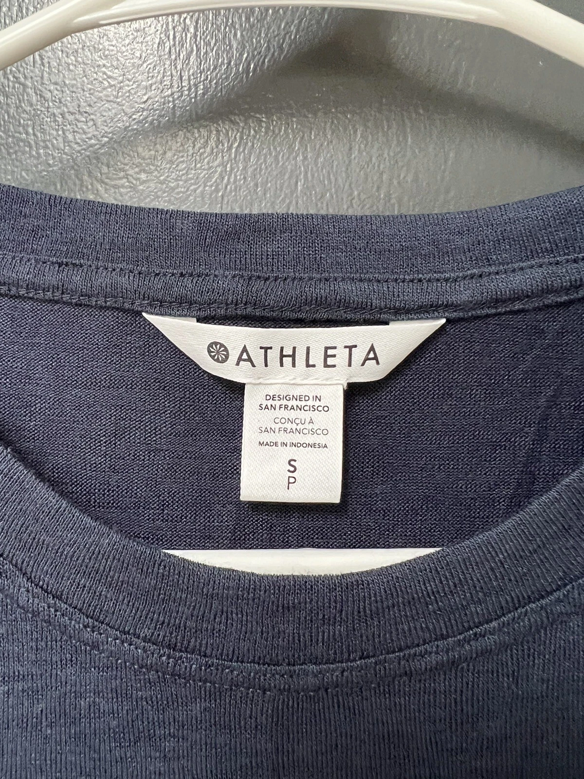 athleta navy sleeveless breezy tank-top