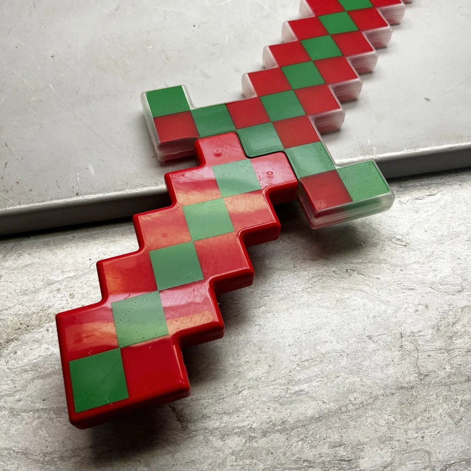 "Espada de diamante Minecraft basada en Australia pico juguete niños verde iluminado rojo 24""" Foto 4 de 4
