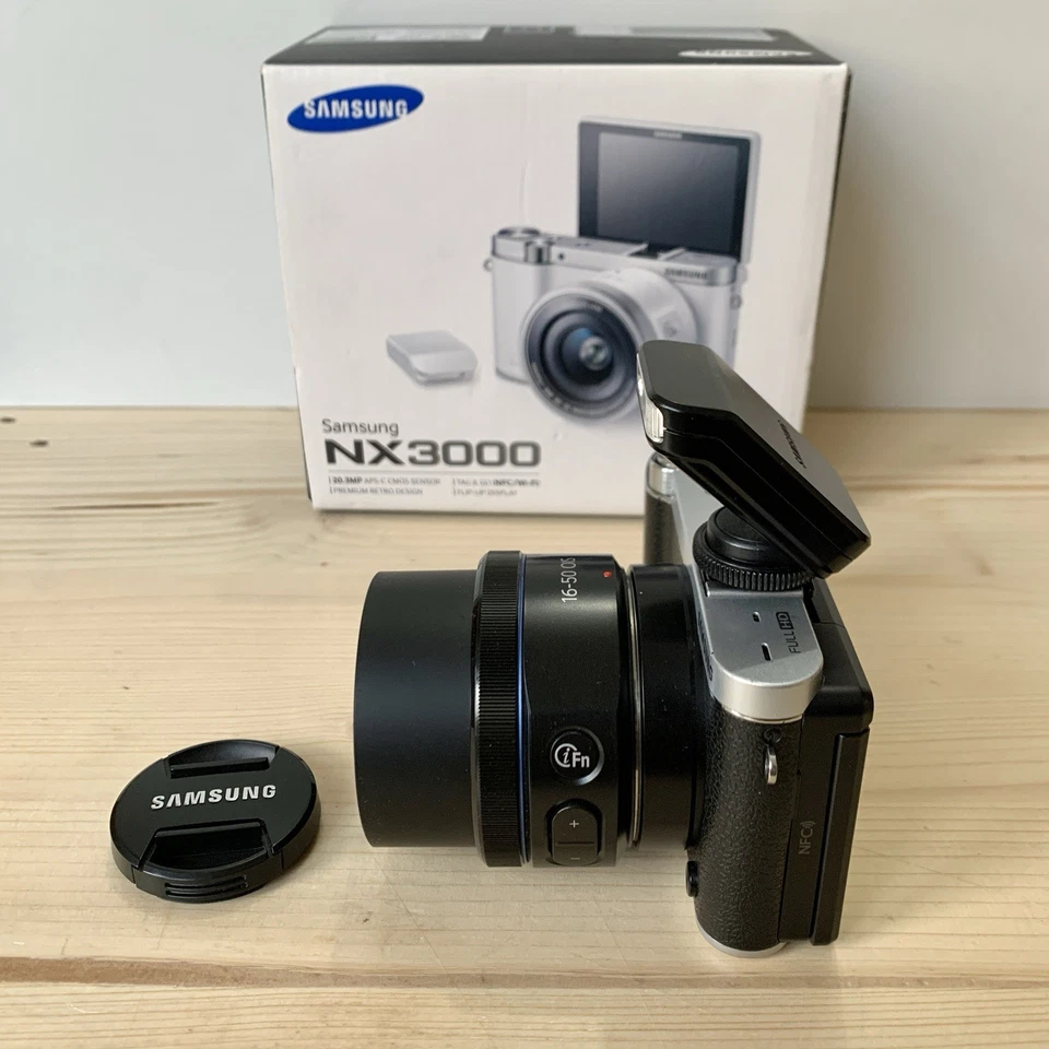 Fotocamera mirrorless Samsung NX3000 20 MP obiettivo 16-50mm video Full HD - Immagine 2 di 4
