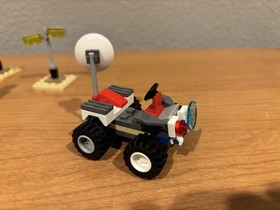 LEGO CITY: Space Starter Set (60077) 99% Complete with Instructions