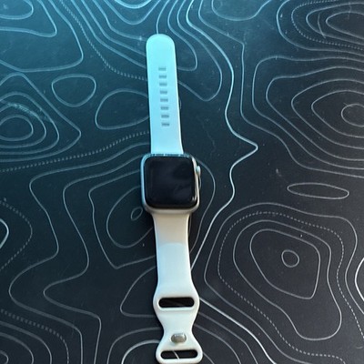 Apple Watch SE 1st Gen 44mm Silver Aluminum Case White Silicone Band GPS 32GB