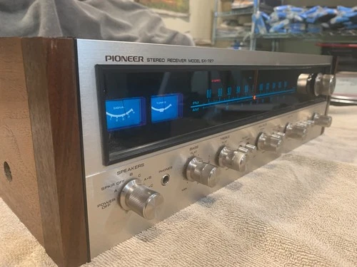 Gorgeous Vintage Pioneer SX-727 Stereo Receiver in Perfect working order